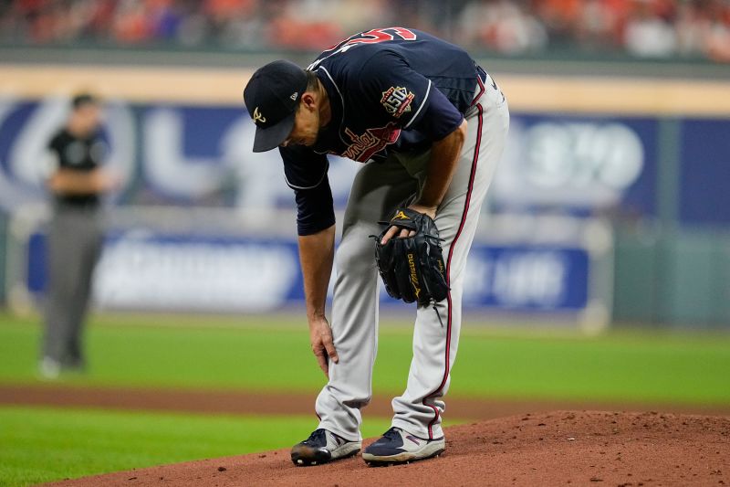 Charlie Morton: Braves Pitcher Fractures Bone In His Leg, Leaves World ...