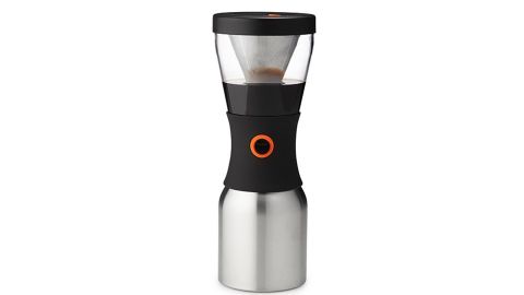 Cold brew coffee maker and carafe