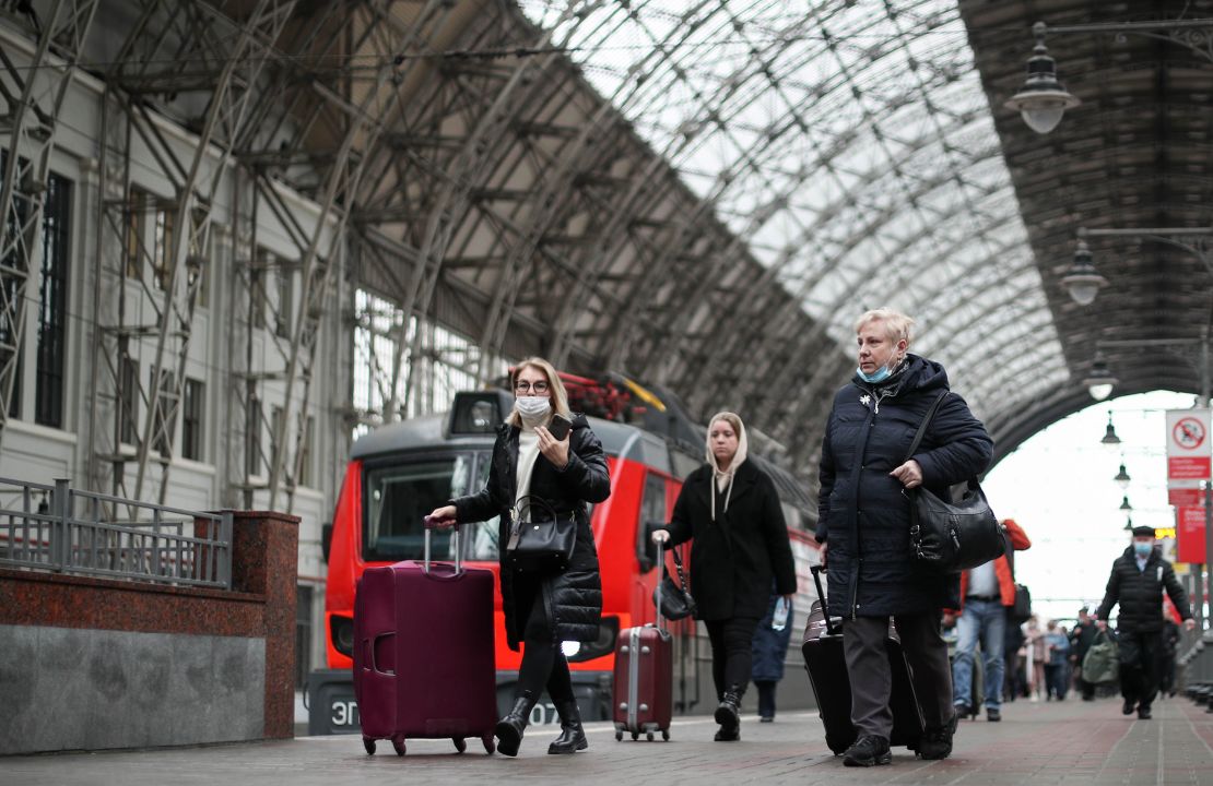 Passengers arrive at the Kiyevsky railway station in Moscow.