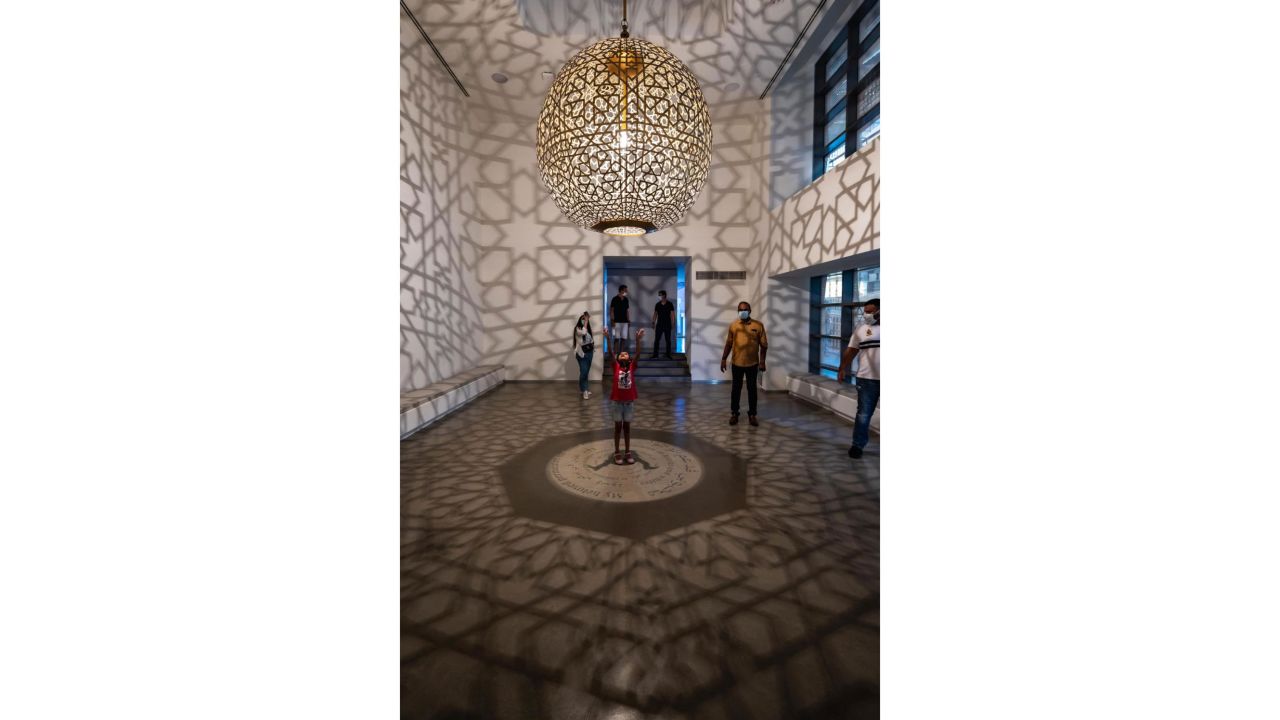The carbon footprint of the building is next to nothing, says Oualalou, as it was built only using local materials found within a 5-kilometer (3-mile) radius of the pavilion's location. 