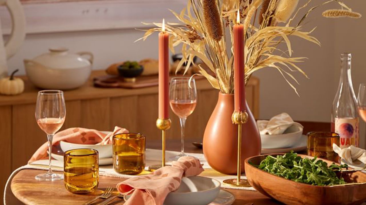 Warmly Welcome Your Guests with These Thanksgiving Party Ideas
