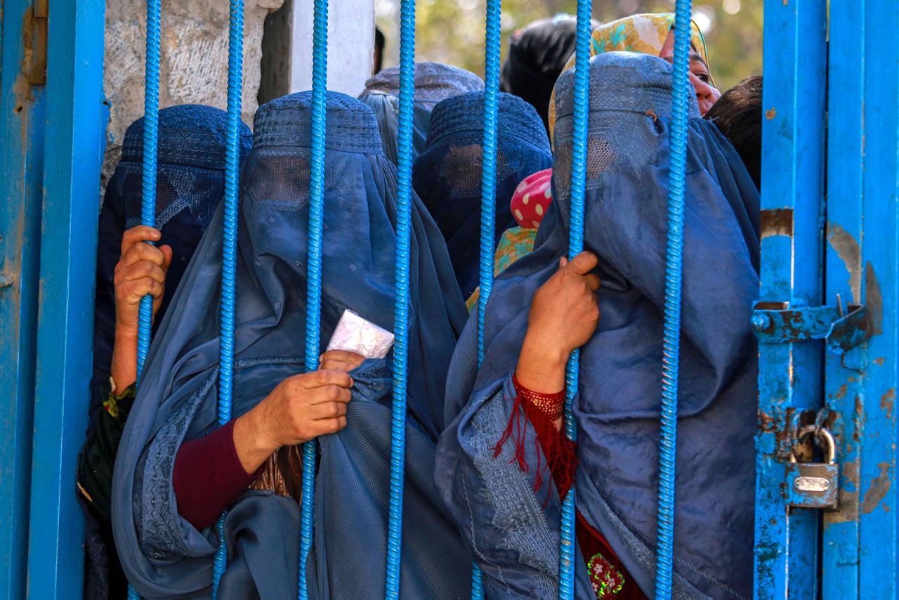 Internally displaced people wait to receive food aid in Kabul, Afghanistan, on Wednesday, October 21. UN Secretary General António Guterres said last month that <a href="https://www.cnn.com/2021/09/14/asia/afghanistan-1-billion-aid-un-intl-hnk/index.html" target="_blank">poverty rates in Afghanistan have spiraled</a> since the Taliban's takeover in August, with one in three people not knowing where their next meal was coming from.
