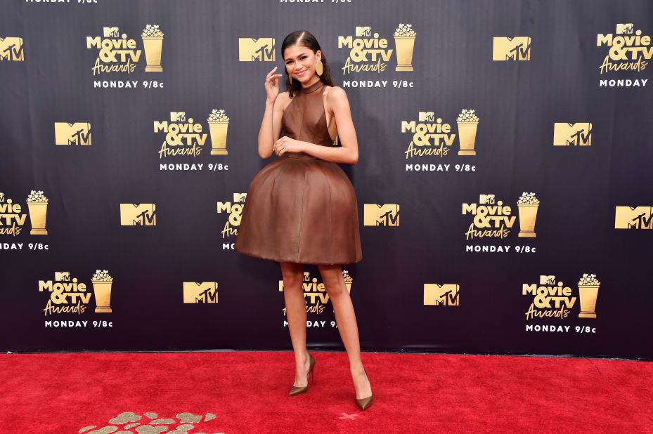 At the 2018 MTV Movie and TV Awards, Zendaya opted for a sculptural chocolate brown dress and matching heels.