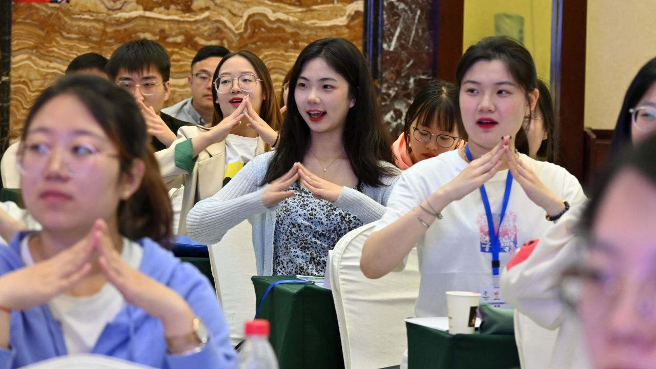 Volunteers for the Beijing 2022 Olympic and Paralympic Winter Games learn sign language in Zhangjiakou, Hebei, China, on May 26.