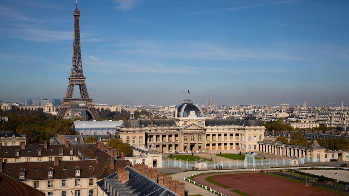 A health pass requirement in France helps mitigate risk in indoor spaces.