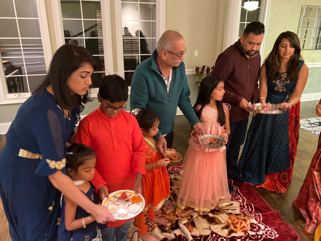 India celebrates with his family, 11/16/2021