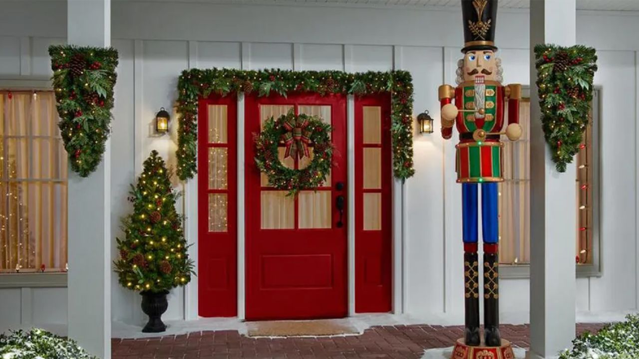 How to Make 8 ft giant-sized nutcracker holiday yard decoration DIY Guide and Tips