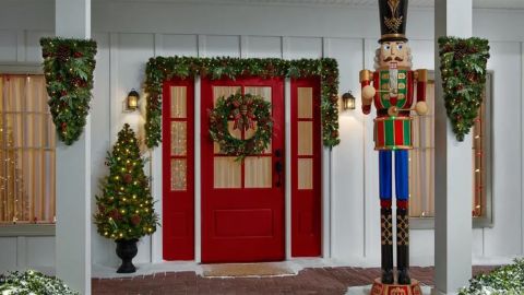 Home Accents Holiday 8-Foot Giant Nutcracker with LCD LifeEyes Yard Sculpture