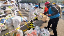 BEIJING, CHINA - NOVEMBER 03: Workers arrange food supplies at the Tiantongyuan residential complex where residents are under lockdown to halt the spread of the Covid-19 coronavirus on November 3, 2021 in Beijing, China. (Photo by Jia Tianyong/China News Service via Getty Images)