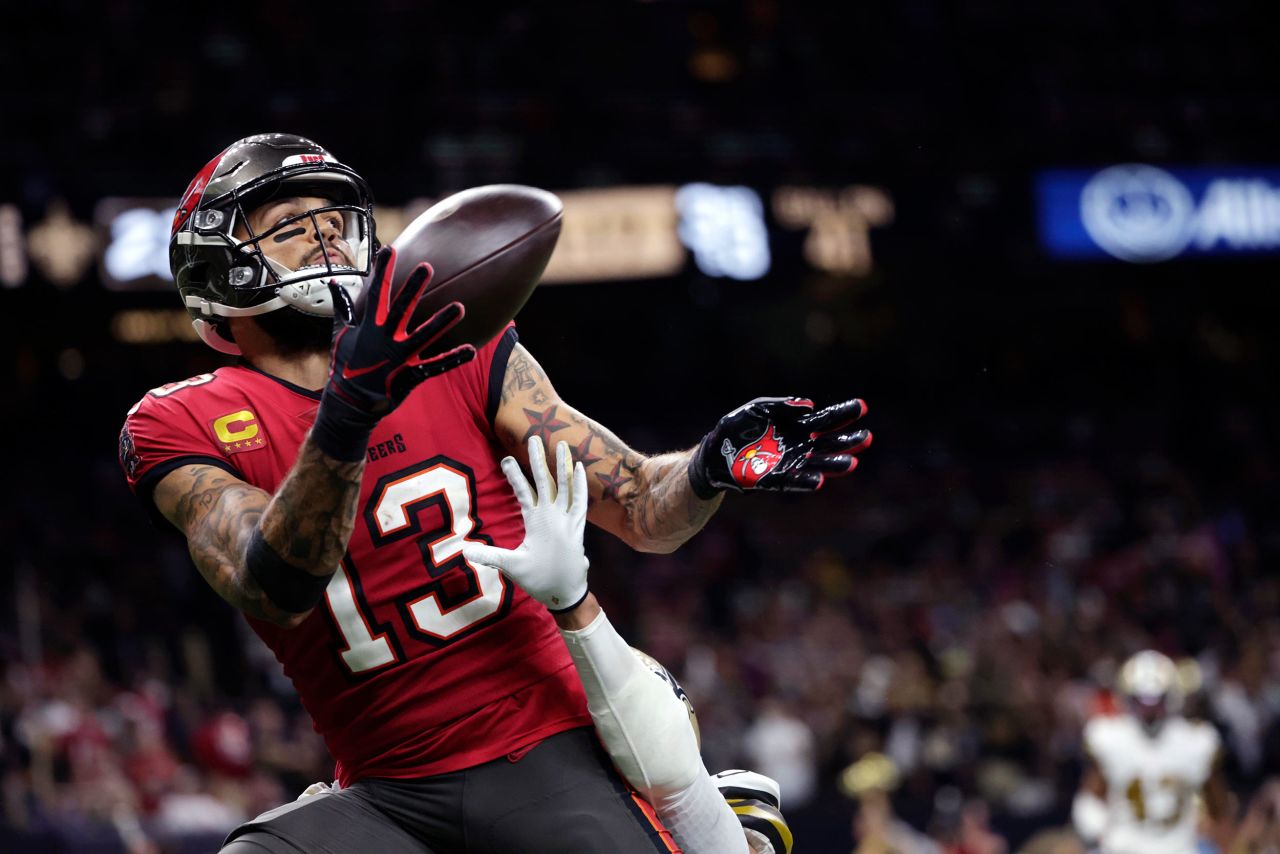 Tampa Bay Buccaneers wide receiver Mike Evans pulls in a touchdown against the New Orleans Saints in New Orleans, Louisiana, on Sunday, October 31.
