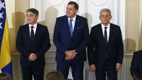 Newly elected members of the tripartite presidency -- Bosnian Croat member Zeljko Komsic (L), Bosnian Serb member Milorad Dodik (C) and Bosnian Muslim member Sefik Dzaferovic (R) -- attend their inauguration ceremony in Sarajevo in November 2018. 