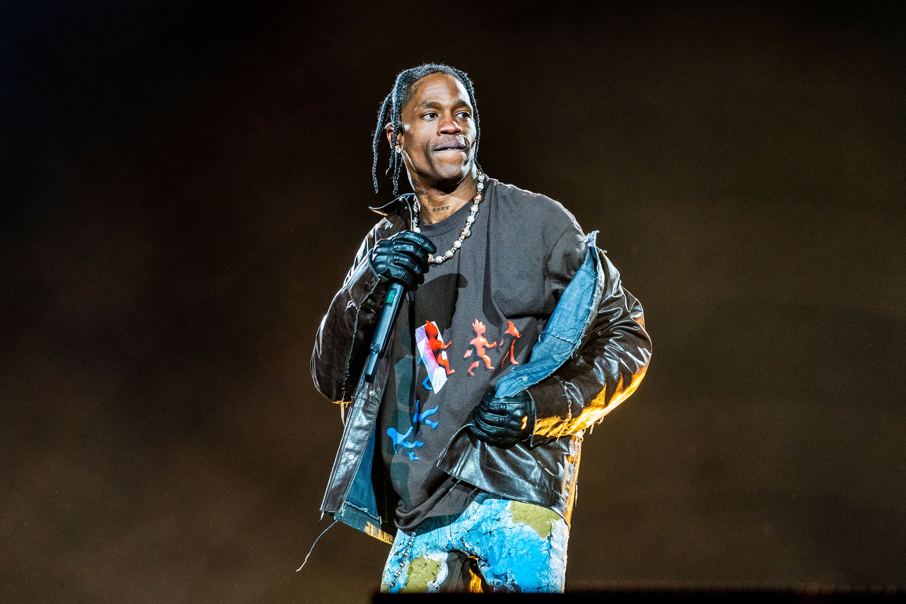 Travis Scott attends Astros game, previews new album for players