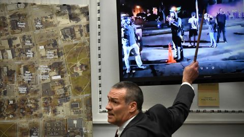 Mark Richards, Kyle Rittenhouse's lead attorney, points to people in a video taken the night of August 25, 2020, as he cross-examines Kenosha Police Department Detective Martin Howard on November 3, 2021