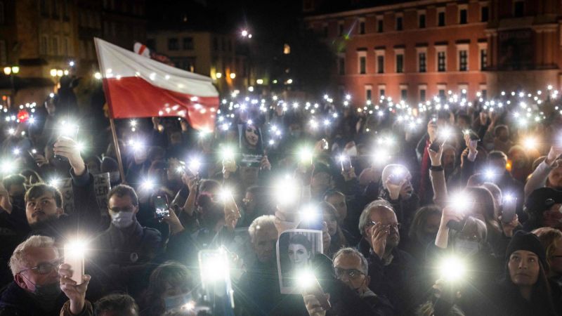 Полша обсъжда края на своята почти пълна забрана на абортите, създавайки разгорещена политическа битка