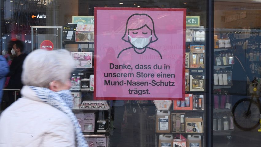 06 November 2021, Bavaria, Munich: A sign for the MAskenpflicht hangs in eme shop. From Sunday on, stricter Corona regulations apply in Bavaria: FFP2 mask and PCR test. Photo: Angelika Warmuth/dpa (Photo by Angelika Warmuth/picture alliance via Getty Images)