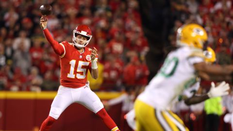 Mahomes throws a pass during the third quarter in the game against the Green Bay Packers.