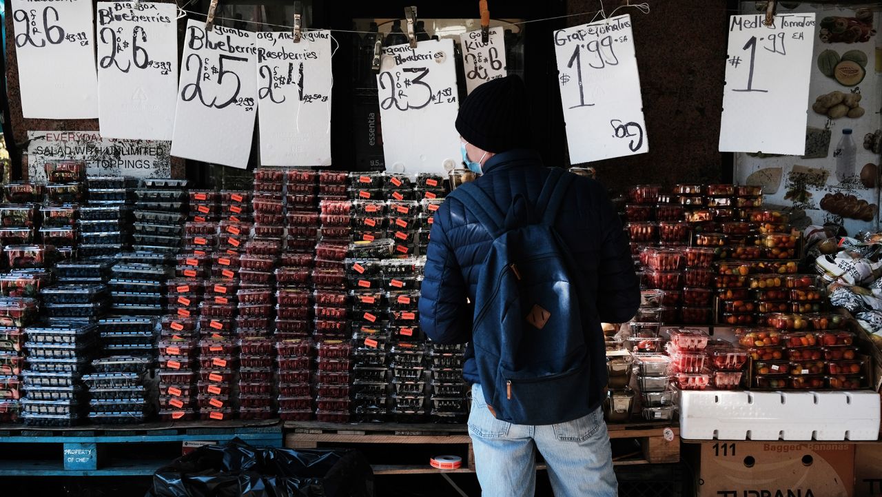 People shop at an outdoor food market in Manhattan on November 05, 2021 in New York City. Inflation is causing U.S. consumer prices to increase solidly in the past few months on items such as food, rent, cars and other goods, A new report by the United Nations Food and Agriculture Organization (FAO) shows that global food prices have hit the highest level in over a decade. In the last year alone, food prices have risen by more than 30%.