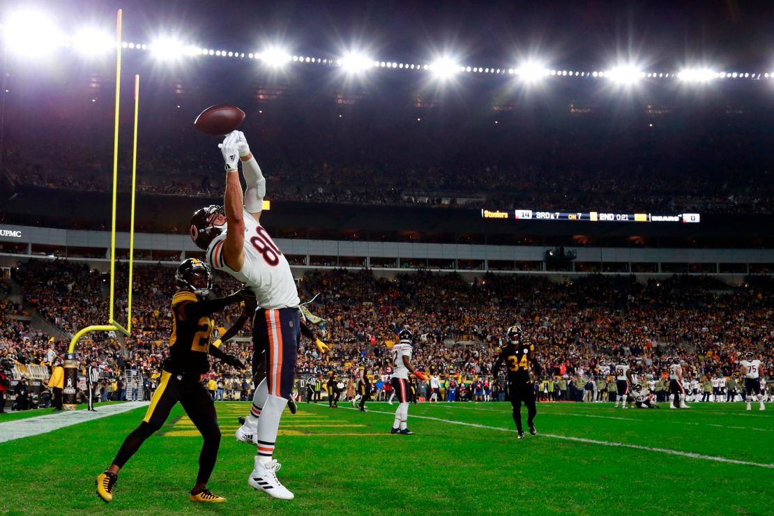 Bears tight end Jimmy Graham failing to make a catch in front of Steelers cornerback Cameron Sutton during the first half.