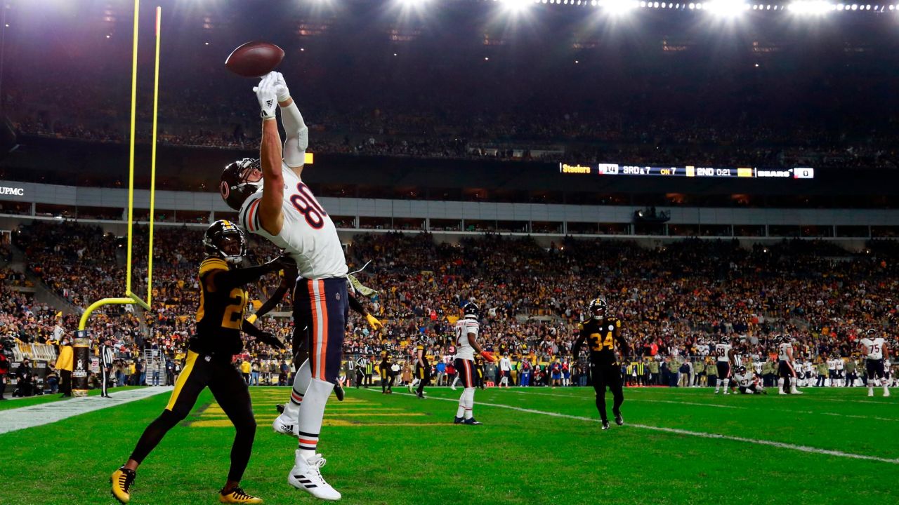 Bears tight end Jimmy Graham failing to make a catch in front of Steelers cornerback Cameron Sutton during the first half.