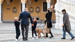 The Prince's Palace of Monaco wrote on facebook: "Monday, November 8, early in the morning, SAS Prince Albert II, accompanied by SS Princess Stephanie as well as Prince Heir Jacques and Princess Gabriella welcomed SAS Princess Charlene to the Principality of Monaco."

© Photos: Eric Mathon / Prince Palace