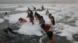 211109212918-01-yamuna-river-toxic-foam-1108-super-tease.jpg