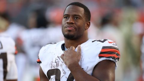 Cleveland Browns running back Nick Chubb looks at the scoreboard during the game against the Cincinnati Bengals.