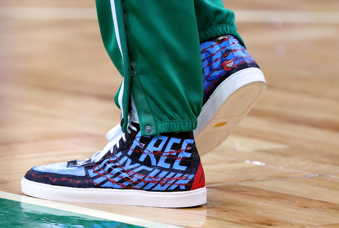 Enes Kanter wore shoes criticizing China before the Celtics home game against the Toronto Raptors on October 22, 2021.