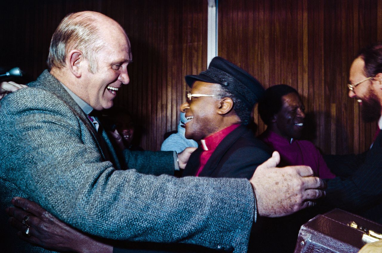 De Klerk, left, greets South African activist and Nobel Peace Prize and Archbishop <a href="https://www.cnn.com/2013/01/25/world/africa/desmond-tutu-fast-facts/index.html" target="_blank">Desmond Tutu</a>  in Johannesburg on June 29, 1987.