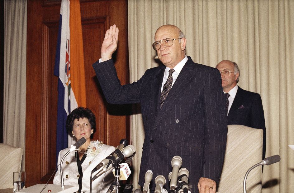 De Klerk is sworn in as South Africa's acting State President on August 15, 1989, in Pretoria, South Africa, after PW Botha resigned.