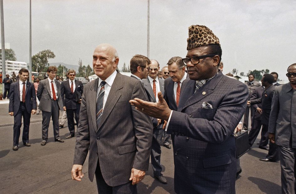 Zaire's President Mobutu Sese Seko meets with de Klerk on August 25, 1989, after the arrival of the South African delegation in Goma, Zaire. 