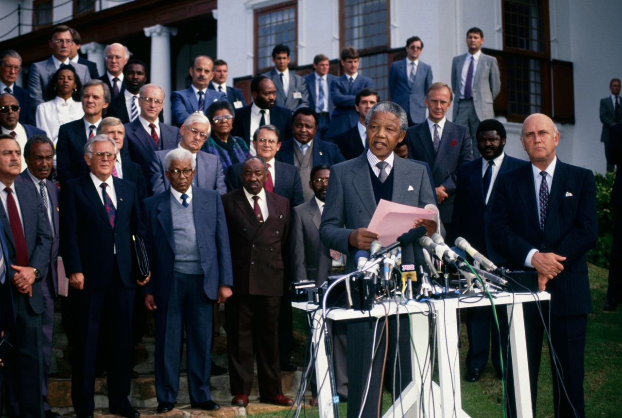 Mandela and de Klerk make opening news statements in May 1990 during the first talks between the South African government and the African National Congress. 