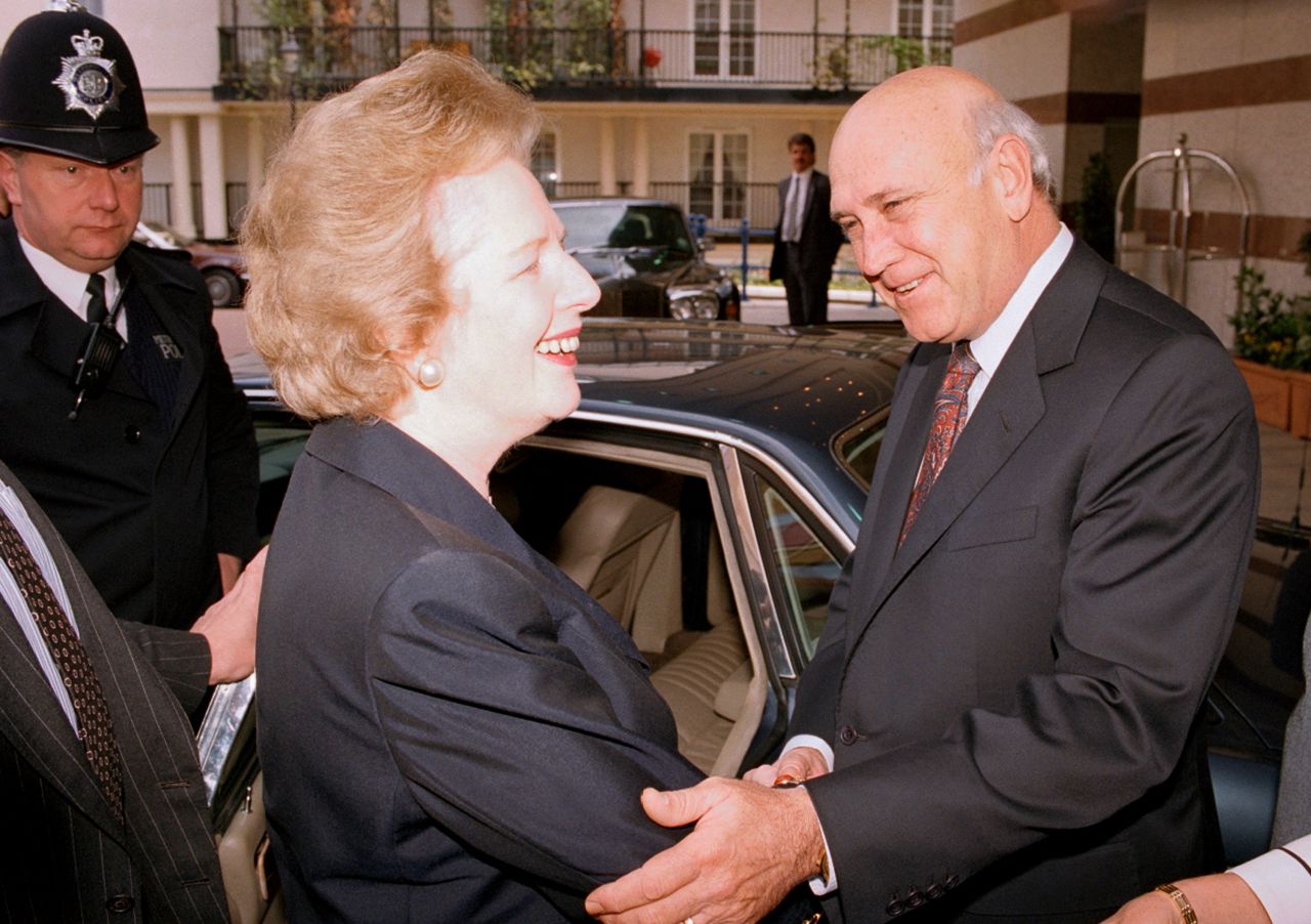De Klerk bids farewell to former British Prime Minister Margaret Thatcher, following session of private talks on April 23, 1991, in London.
