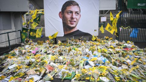 Yellow flowers are displayed in front of the portrait of Argentinian forward Emiliano Sala in Nantes on February 8, 2019.