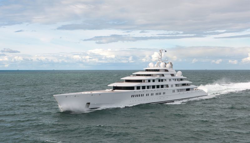 洋書 THE WORLD'S MOST EXTRAORDINARY YACHTS Twenty-Year-Old Feadship World Cruiser Fetches $10 Million