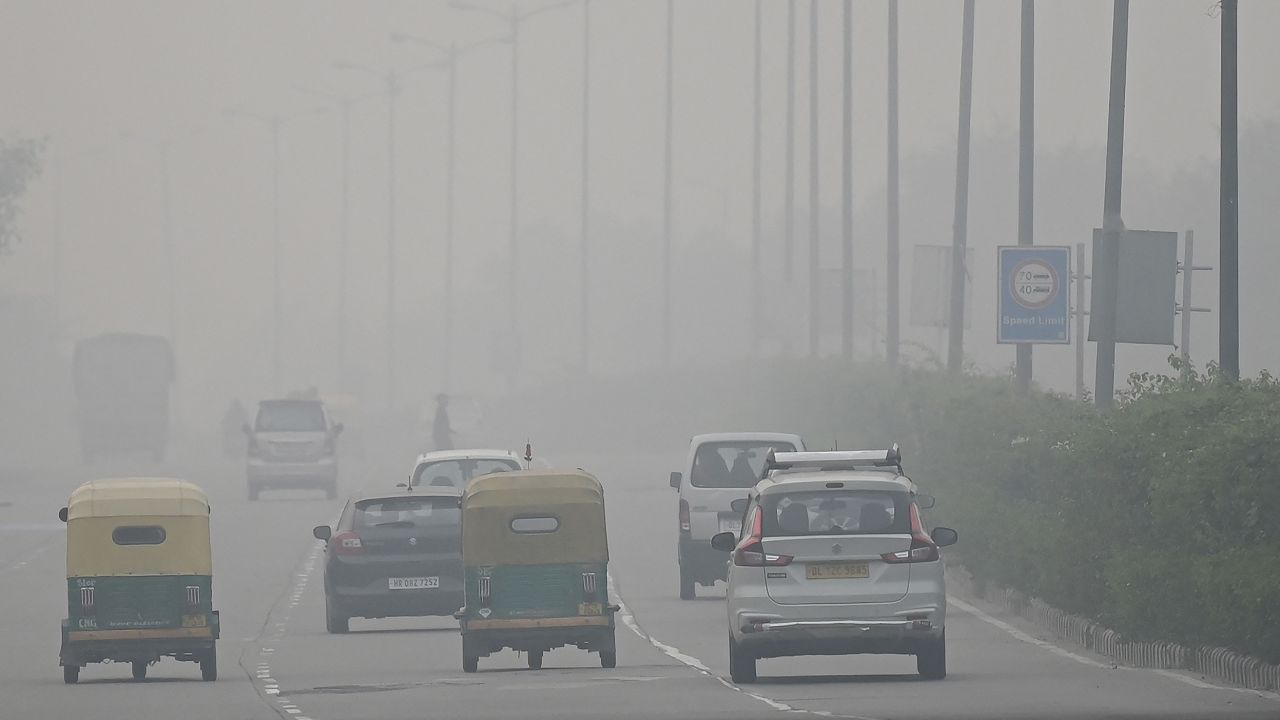 Commuters make their way along a road amid smoggy conditions in New Delhi on November 7, 2021