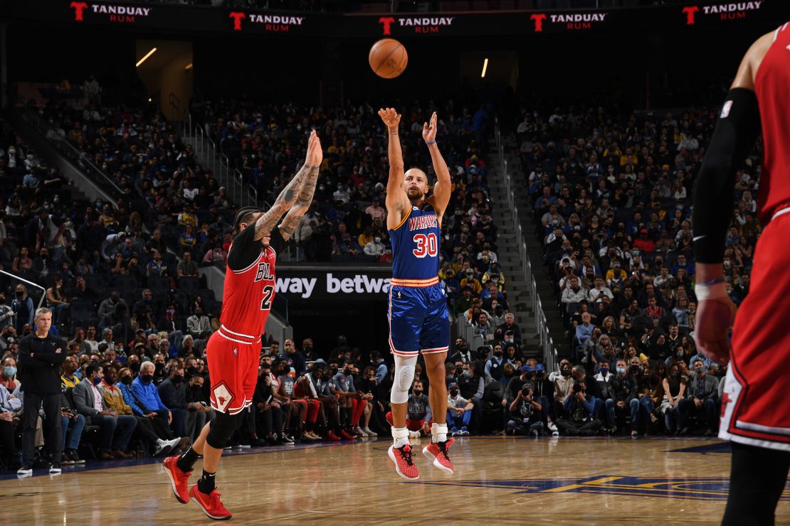 Stephen Curry overtakes Ray Allen for NBA's all-time 3-point lead
