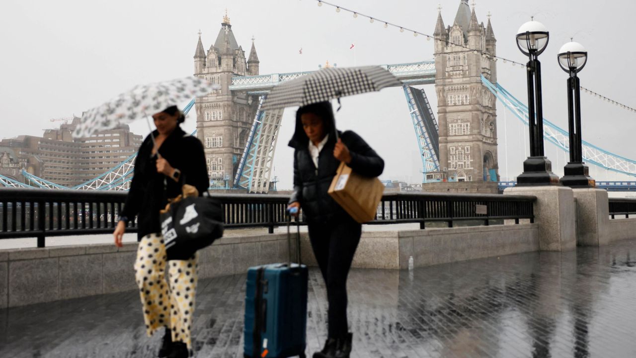 Tourism in the UK has failed to bounce back in 2021. 
