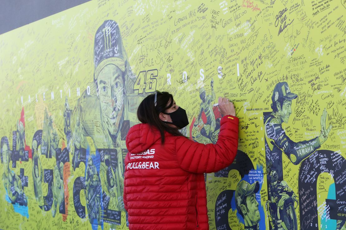 A fan writes a thank you message to Rossi on a mural dedicated to him before the Valencia GP.