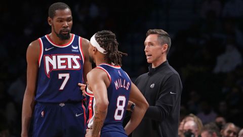 Durant, Mills and Nash talk during a game agains the Warriors.