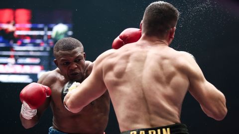 Makabu and Russian boxer Alexei Papin in their WBC cruiserweight title bout in 2019.