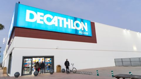 The French retailer Decathlon will no longer sell kayaks in some stores. 