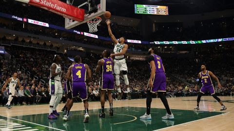 Antetokounmpo shoots over the Lakers' Dwight Howard during the first half.