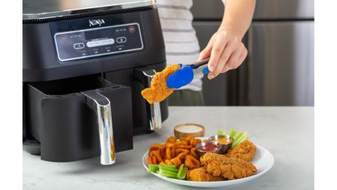 4 in 1 8 Quart Ninja Foodie air fryer with DualZone technology