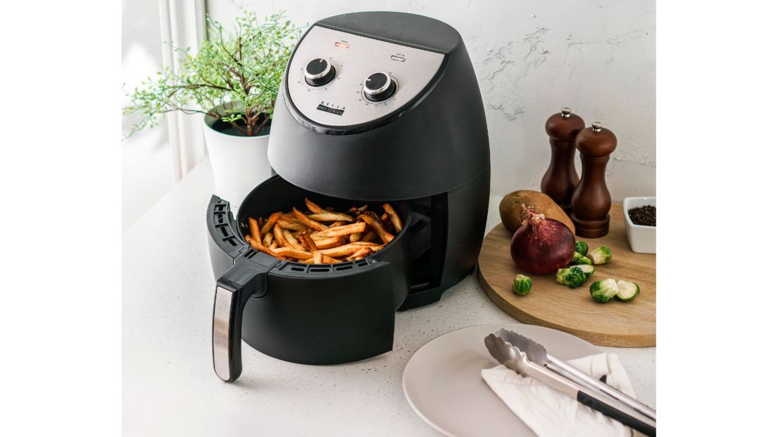 Get 's top-rated 4-quart Ninja air fryer and cook up a storm