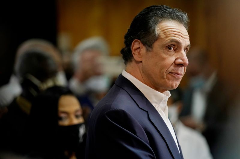 Acusado demanda al exgobernador de Nueva York Cuomo por acoso sexual y discriminación