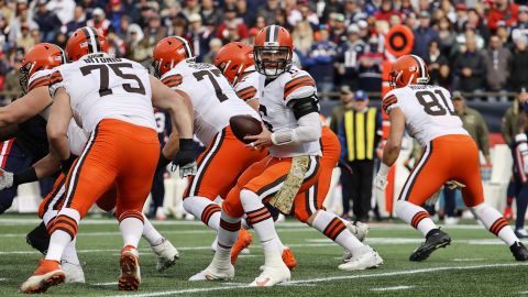 Mayfield turns to hand the ball off during the game against the New England Patriots.