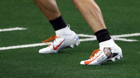Mayfield wears cleats calling for justice for Julius Jones before a game against the Dallas Cowboys at AT&T Stadium on October 4, 2020.