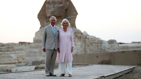 The couple pose in front of the Sphinx, on the outskirts of Cairo.