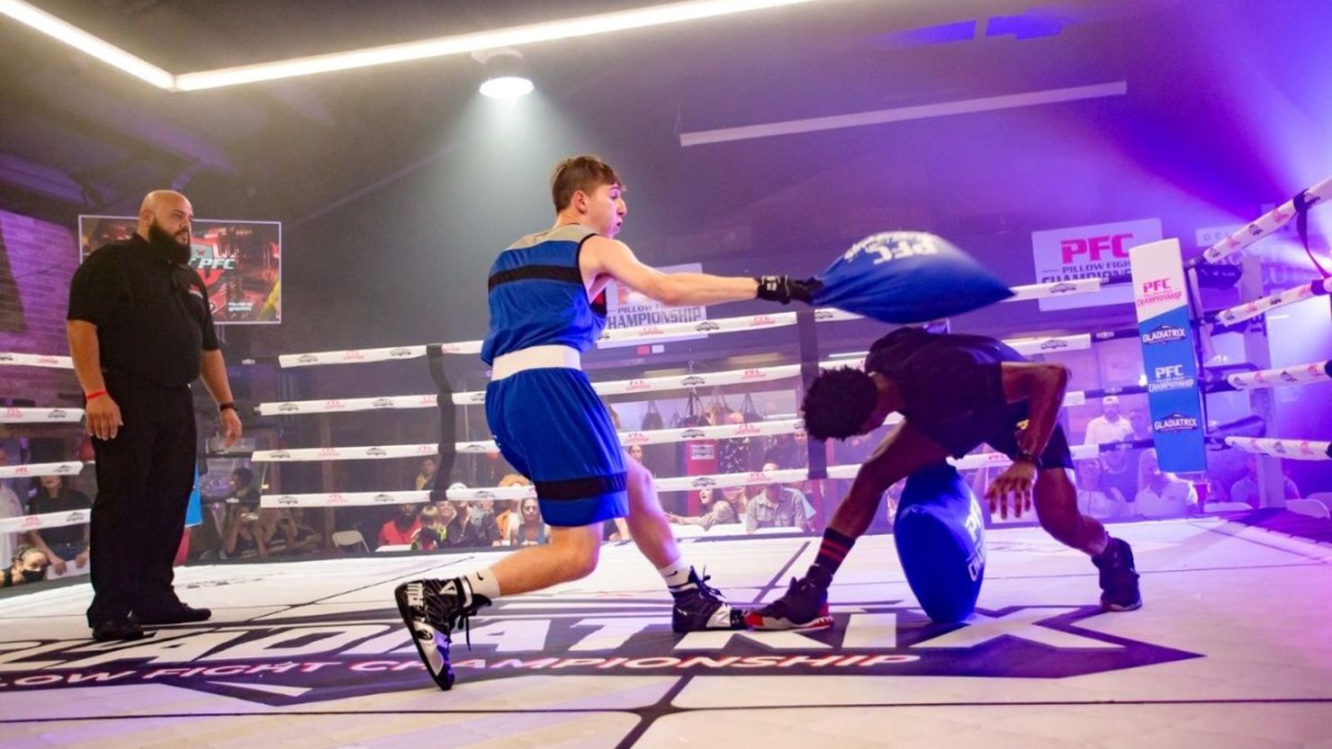 Competitors battle it out in alternating rounds in the ring and on
