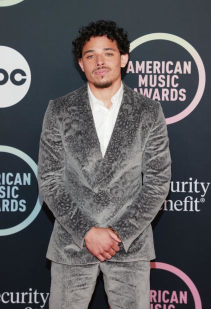 "In the Heights" star Anthony Ramos was yet another male star to choose a double-breasted suit, opting for a concrete velvet look detailed with an abstract botanical pattern from Ermenegildo Zegna.